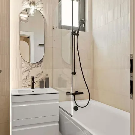 Ela Attic Studio Hotell *