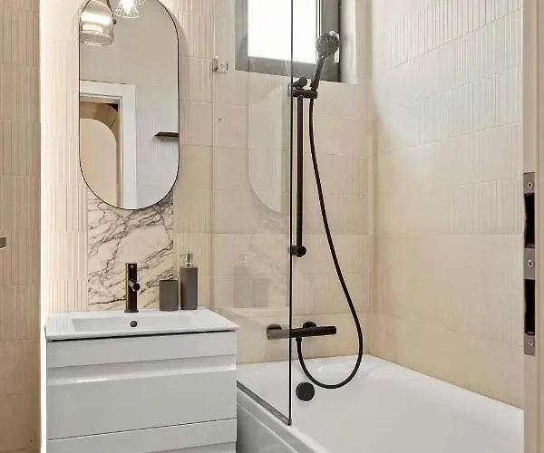 Ela Attic Studio Hotell *